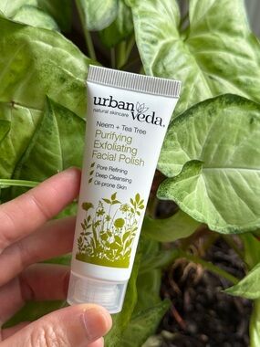 Urban Veda Purifying Neem & Tea Tree Exfoliating Facial Polish – Mini 20ML (NEW)